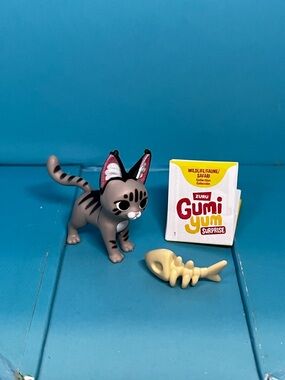 ⭐️ Zuru - Gumi Yum Surprise - Wildlife Series - Bobcat w/ fishbone accessory